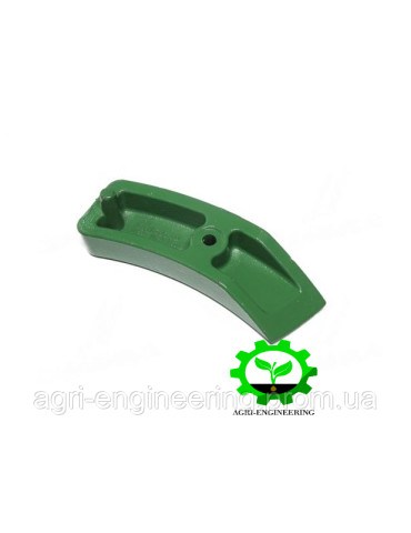 Клин навішування лівий JD8430/8530/8245R/8295R (R163801)
